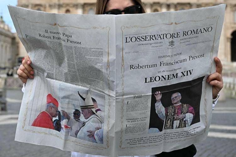 Papa Leone XIV, messa sulla tomba di Pietro. Attesa per il Regina Coeli