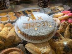 La torta vegana alle carote dedicata a Papa Leone XIV