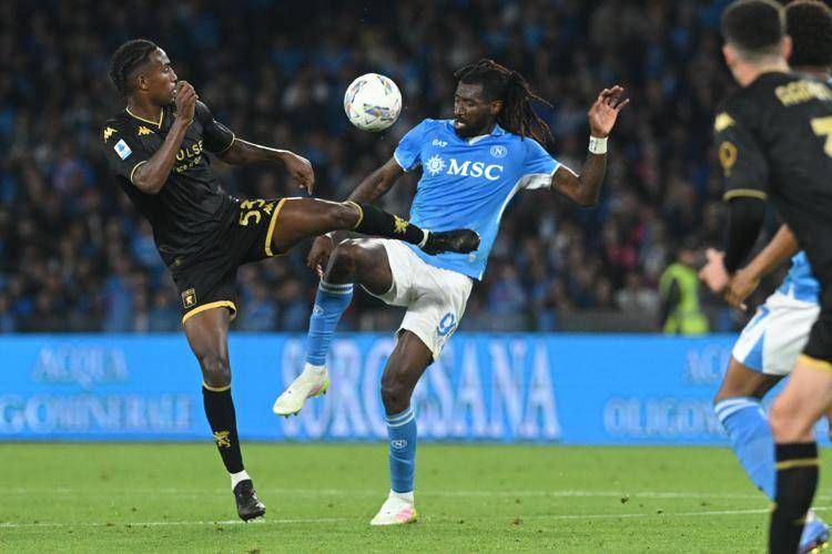 Una fase di gioco tra Napoli e Genoa - Ipa