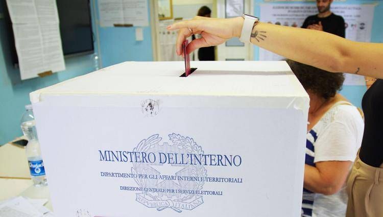 Referendum, lo slalom dei partiti alle urne: indicazioni 'arcobaleno' per il voto di giugno