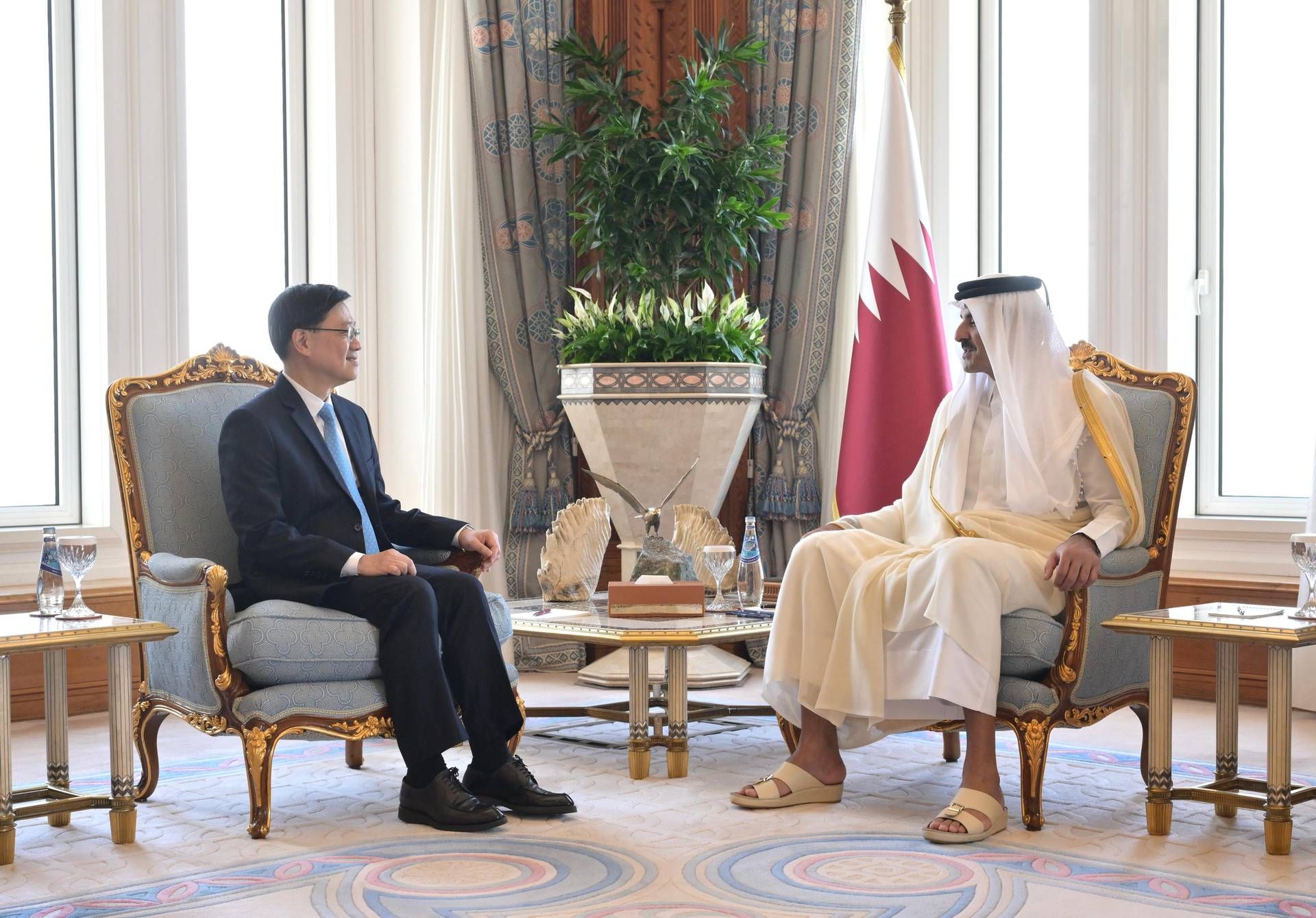 mr lee meets the amir of qatar mr tamim bin hamad al thani right 
