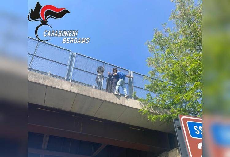 Carabiniere salva donna da suicidio: "Io eroe? Grazie Meloni, ma mio premio è che sia salva"
