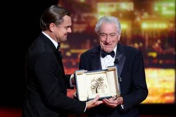 Cannes, DiCaprio consegna Palma d'Oro a De Niro: 