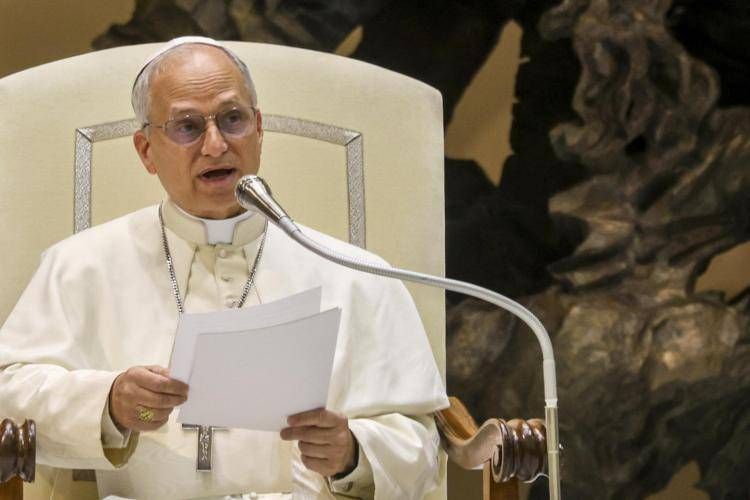 Papa: "Pace non è sopraffazione, Santa Sede a disposizione perché nemici si guardino negli occhi"