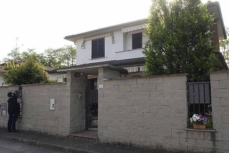 Garlasco, famiglia Poggi: "Si cerca attizzatoio? In casa manca solo un martello"