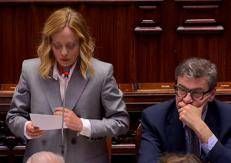 La premier Giorgia Meloni alla Camera con il ministro dell'Economia Giancarlo Giorgetti