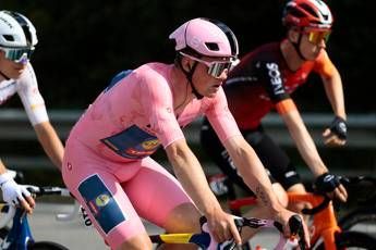Giro d'Italia, a Pedersen anche la quinta tappa. Terza vittoria per la maglia ro