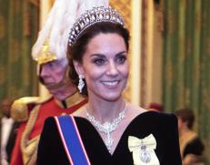 Kate con la tiara appartenuta a Diana  - Ipa