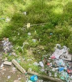 **Roma: sfregio a croce su piazza spaccio Tor Bella Monaca, staccata e gettata tra rifiuti**