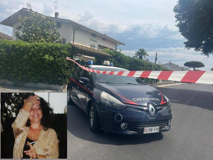 Auto dei Carabinieri di fronte alla villa dove è stata trovata morta Stefania Camboni