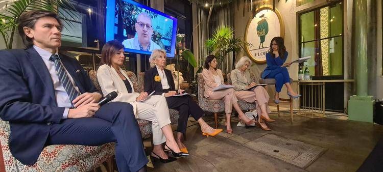 Oncologo Curigliano: "Potenzialmente guaribile il cancro al seno localizzato"