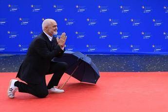 Edi Rama 'passione sneakers', al vertice di Tirana le sfoggia anco