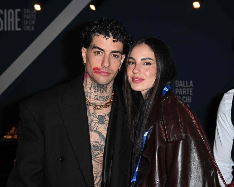 Tony Effe compie 34 anni, Giulia De Lellis: "Auguri amore della mia vita"