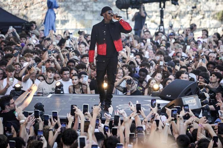 Morto a 31 anni Werenoi, il rapper campione di vendite in Francia