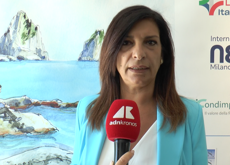 “Hizmetleri ve eğitimi geliştirmek için birlikte IA ve insan zekası birlikte”