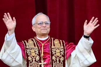 Papa, rito di intronizzazione papale: storia e simbolismo delle vesti pontific