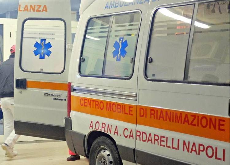 Napoli, ascensore precipita: 4 persone ferite. Salvate da cavo d'emergenza
