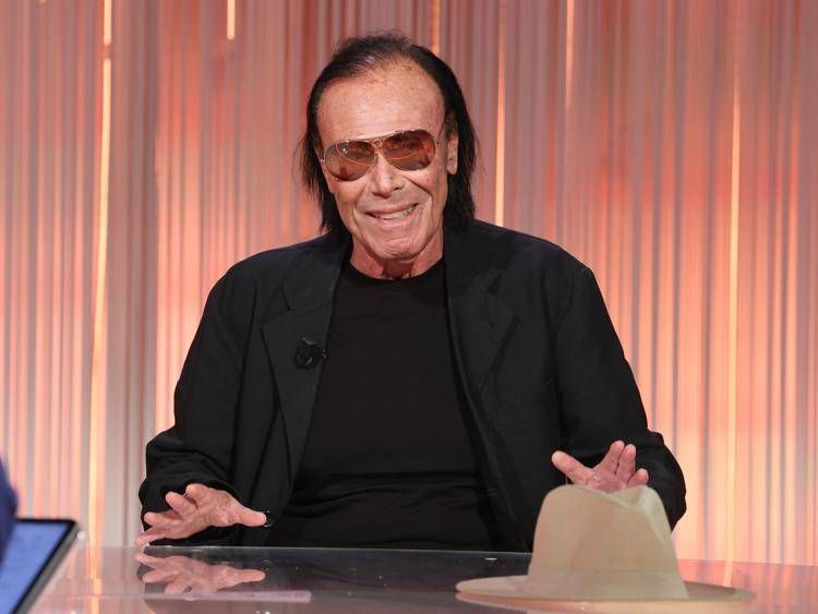 Antonello Venditti, l'omaggio a Mara Venier: "Sei strana per questo mondo"