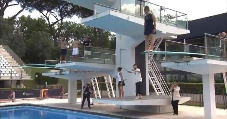 Paolini, festa in piscina: Jasmine si tuffa con Errani dopo il trionfo - Video