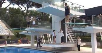 Paolini, festa in piscina: Jasmine si tuffa con Errani dopo il trionfo - Vid