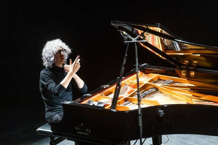 Giovanni Allevi, la scoperta della malattia: "Mi è crollato tutto, in bilico tra la vita e la morte"
