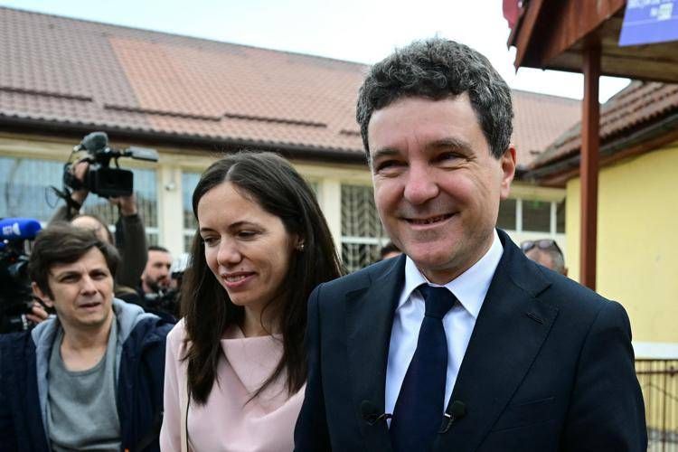 Elezioni Romania, exit poll: Dan in vantaggio su Simion di 9 punti