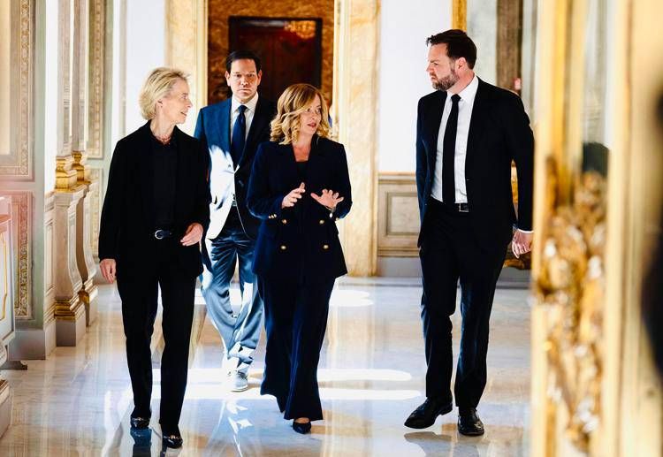 Usa-Ue, Meloni porta Vance e von der Leyen al tavolo: "Passo avanti per unità Occidente"