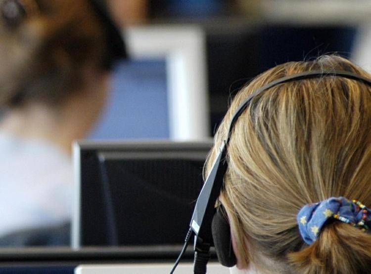 Operatori telemarketing (Fotogramma)