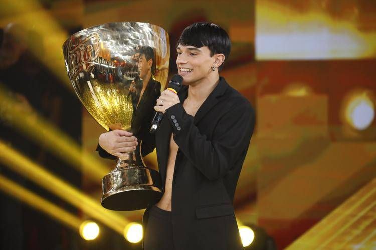 Daniele Doria vince Amici: "Ho coronato anche il sogno di mio fratello"