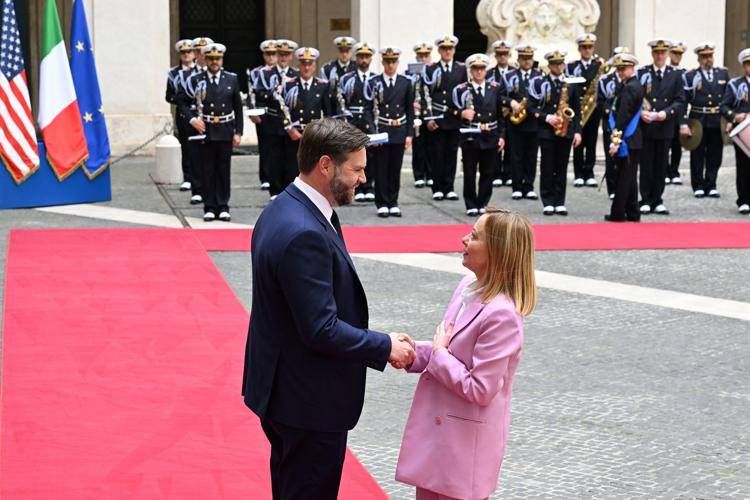 Usa, ecco Vance visto da Meloni, Salvini e Tajani: 