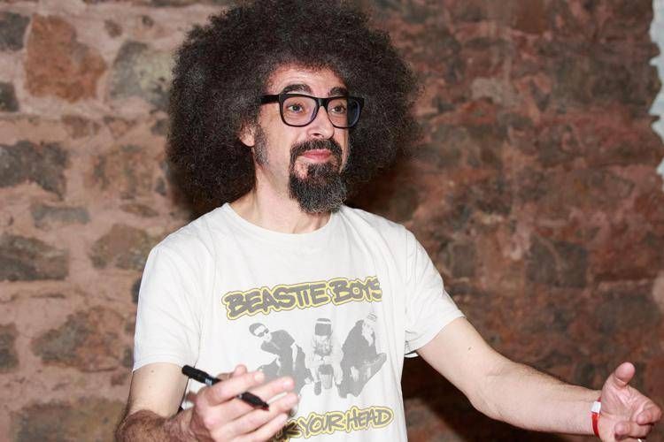 Caparezza torna in concerto dopo quattro anni, l'annuncio a sorpresa
