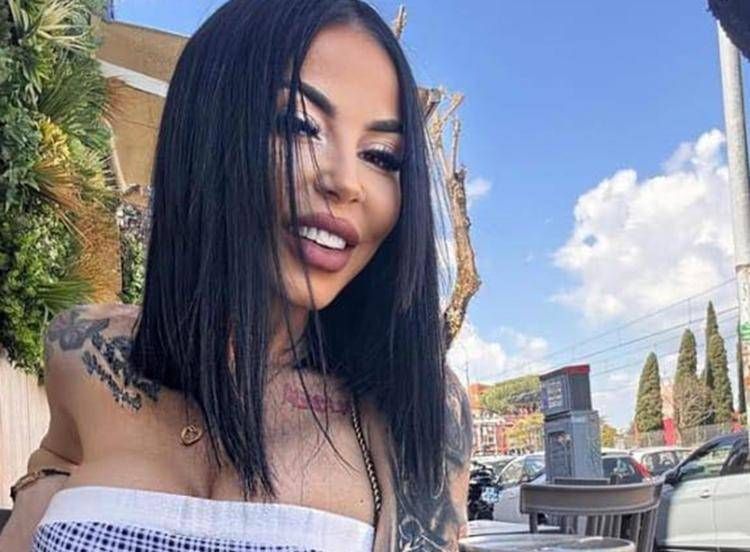 Denisa Maria Adas nell'immagine diffusa dall'Associazione Penelope sui social