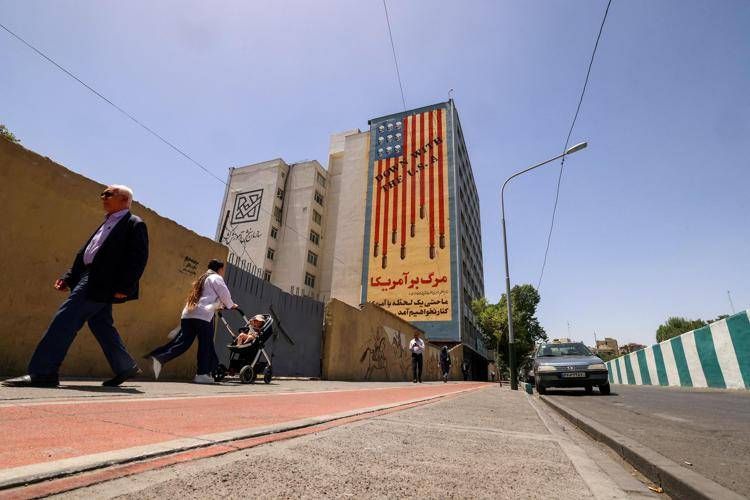 Iran, murales anti Usa a Teheran - Afp