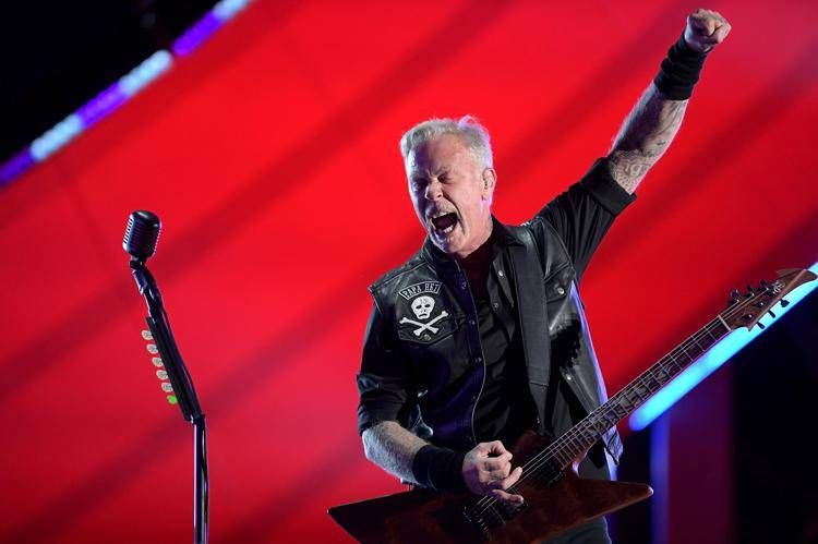 Il cantante dei Metallica, James Hetfield, sul palco (Ipa/fotogramma)