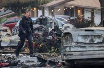 Usa, aereo privato si schianta su abitazioni a San Diego: diverse vitti