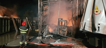 Palermo, fiamme in impianto trattamento rifiu