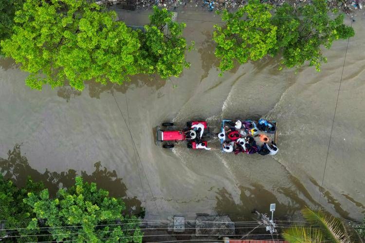 Allagamenti in India (Afp)