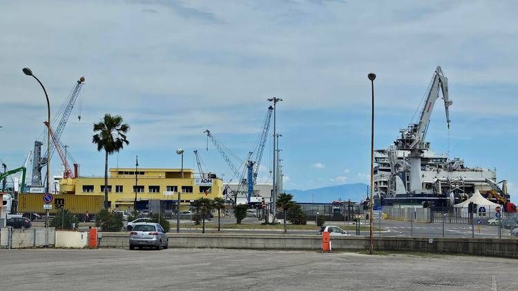 Porti, a Gaeta la Leonardo da Vinci, maxi posacavi di Prysmian