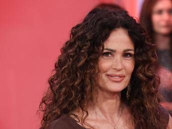 Samantha De Grenet, insultata per i ritocchini: 