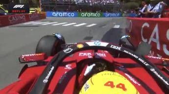 Hamilton, incidente a Monaco: colpisce le barriere e una gomma si stacca - Vid