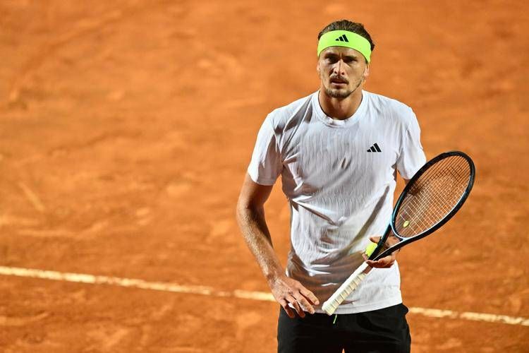 Zverev, paura sul volo per Parigi: "L'aereo è stato colpito da un fulmine"