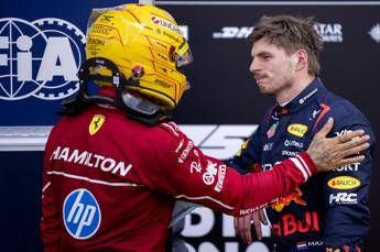 Hamilton-Verstappen, scintille a Monaco: 'impeding' dell'inglese, poi si chiarisco