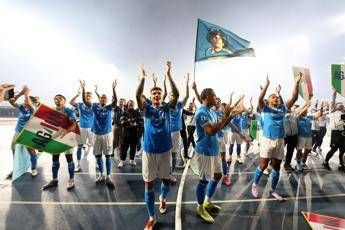 Napoli, telecronista inglese impazzisce per lo scudetto. E parla in napoletano - Vid