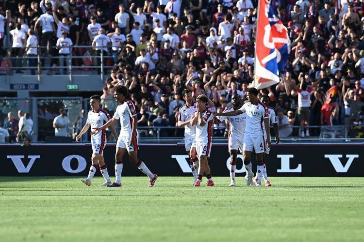 L'esultanza di Lorenzo Venturino con la squadra (Fotogramma/Ipa)