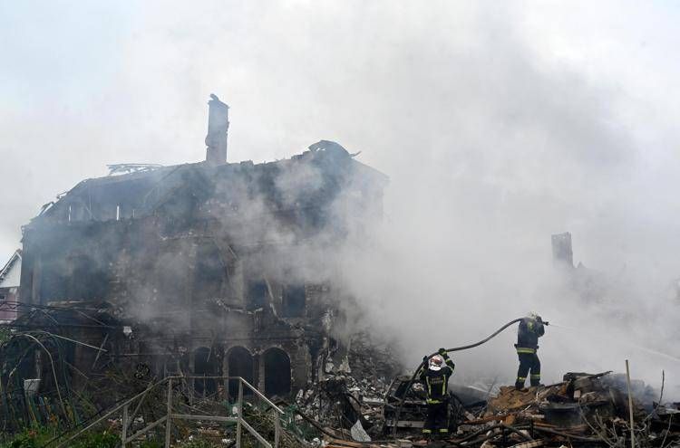 La distruzione portata dai raid in Ucraina - Afp