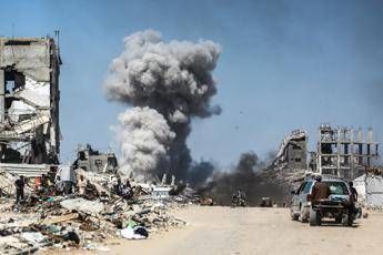 Gaza, media: 7 morti in bombardamento israeliano su ospeda