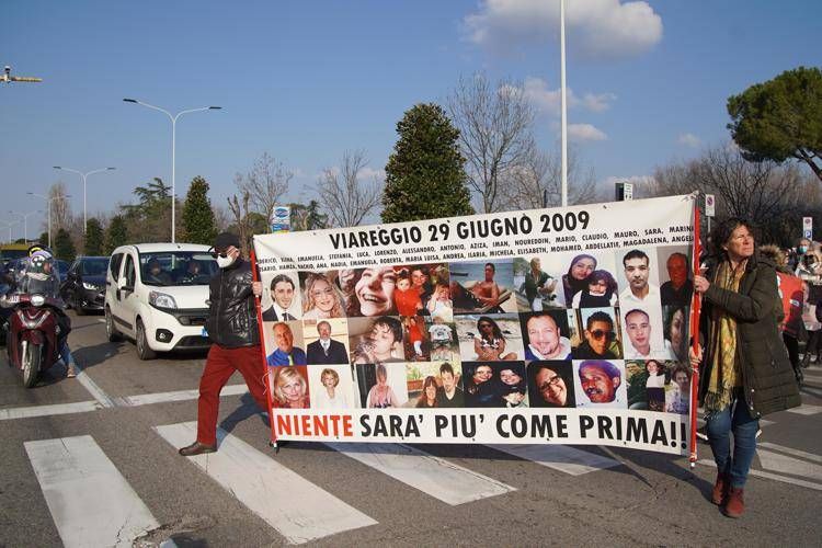 I familiari delle vittime (Fotogramma/Ipa)