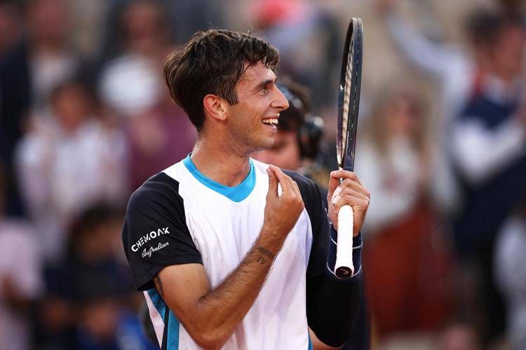 Roland Garros, impresa di Gigante: Tsitsipas ko e vola al terzo turno