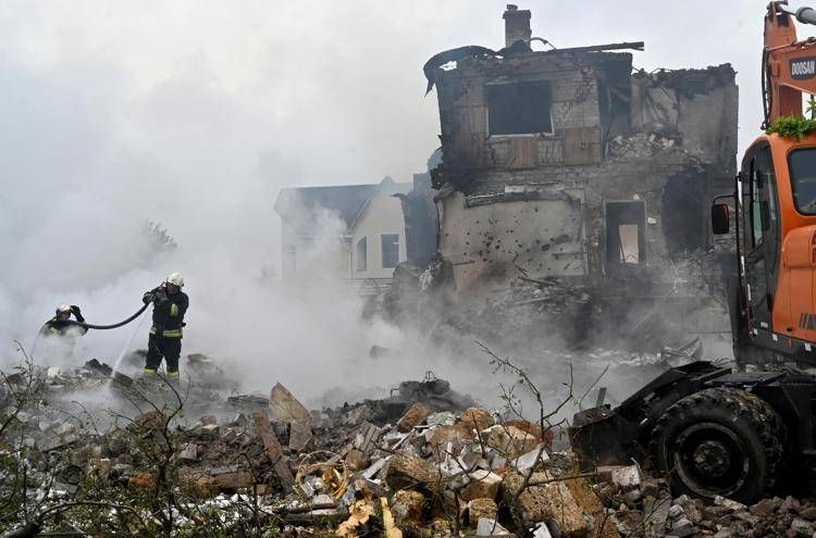 Russia propone negoziati a Istanbul il 2 giugno. Ucraina: "Pronti ma prima il memorandum"
