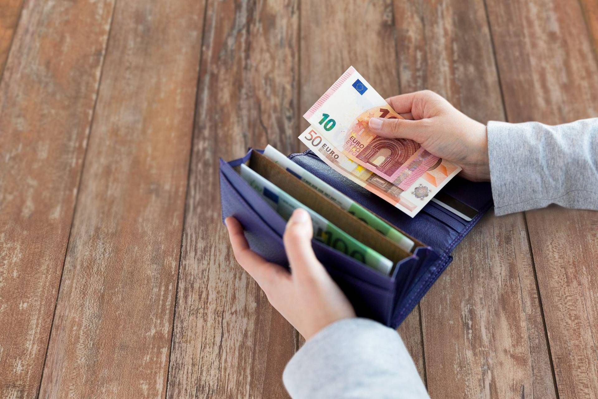 Il Futuro degli Italiani: Rapporto Eurispes 2025 Svela Cambiamenti Profondi – Fiducia in Calo, Spese Sanitarie Tagliate e Meno Viaggi